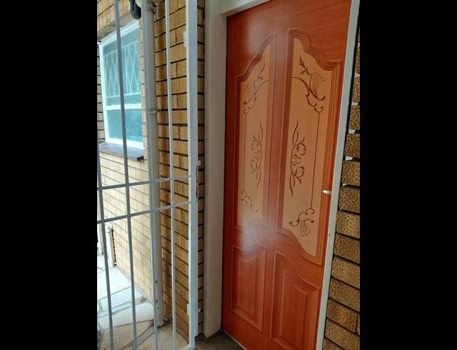 1 BEDROOM APARTMENT FOR SALE IN EMMARENTIA